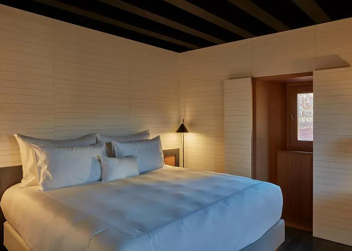 Casa Palacio Paredes Saavedra By Atrio Caces